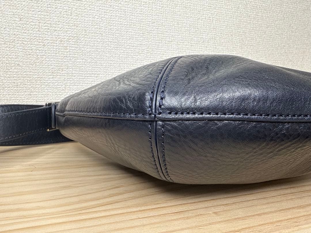 美品★HIROFU ヒロフ　ソーロ　ショルダーバッグ　本革　Hロゴ　紺色　保存袋