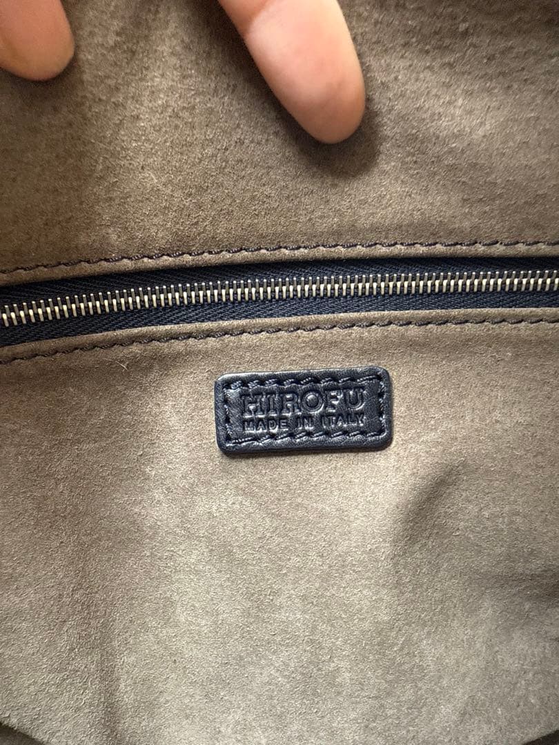 美品★HIROFU ヒロフ　ソーロ　ショルダーバッグ　本革　Hロゴ　紺色　保存袋