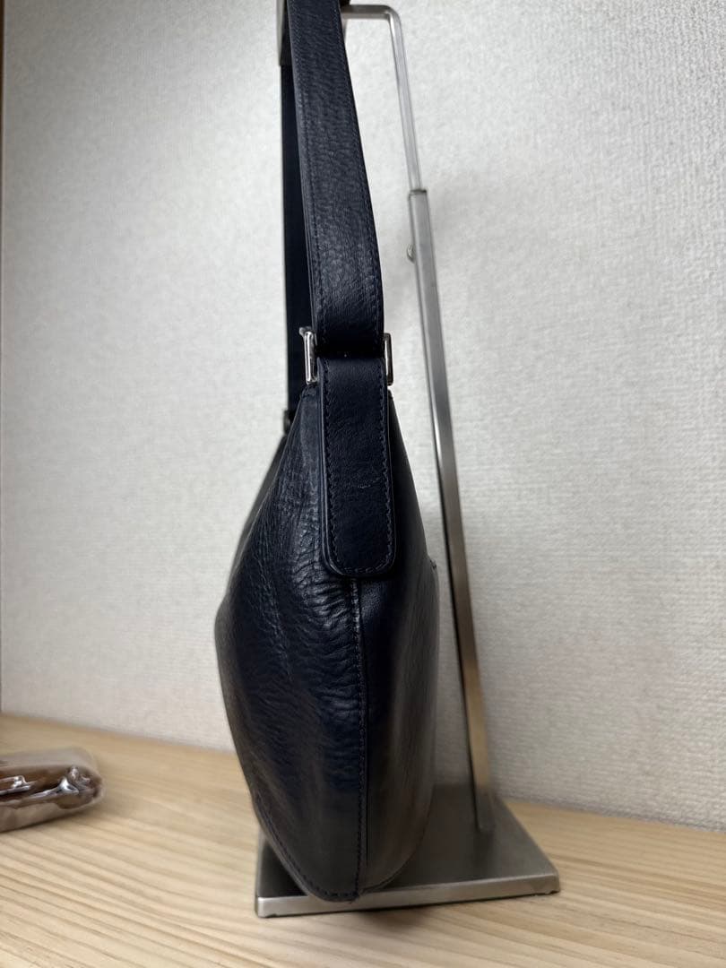 美品★HIROFU ヒロフ　ソーロ　ショルダーバッグ　本革　Hロゴ　紺色　保存袋