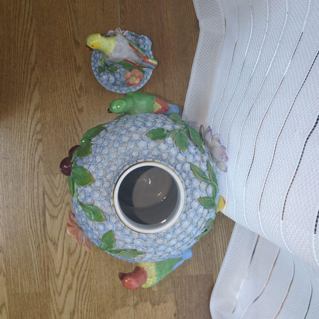 ドレスデン 陶器の花と鳥の装飾壺（蓋付き）