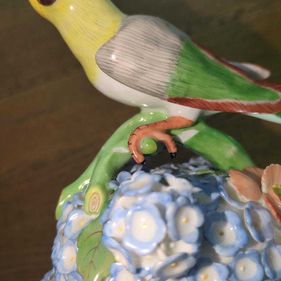 ドレスデン 陶器の花と鳥の装飾壺（蓋付き）