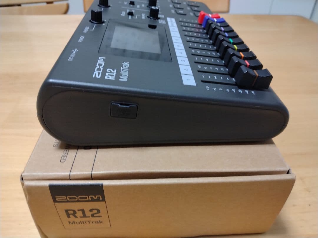 Zoom R12 MultiTrak マルチトラックレコーダー