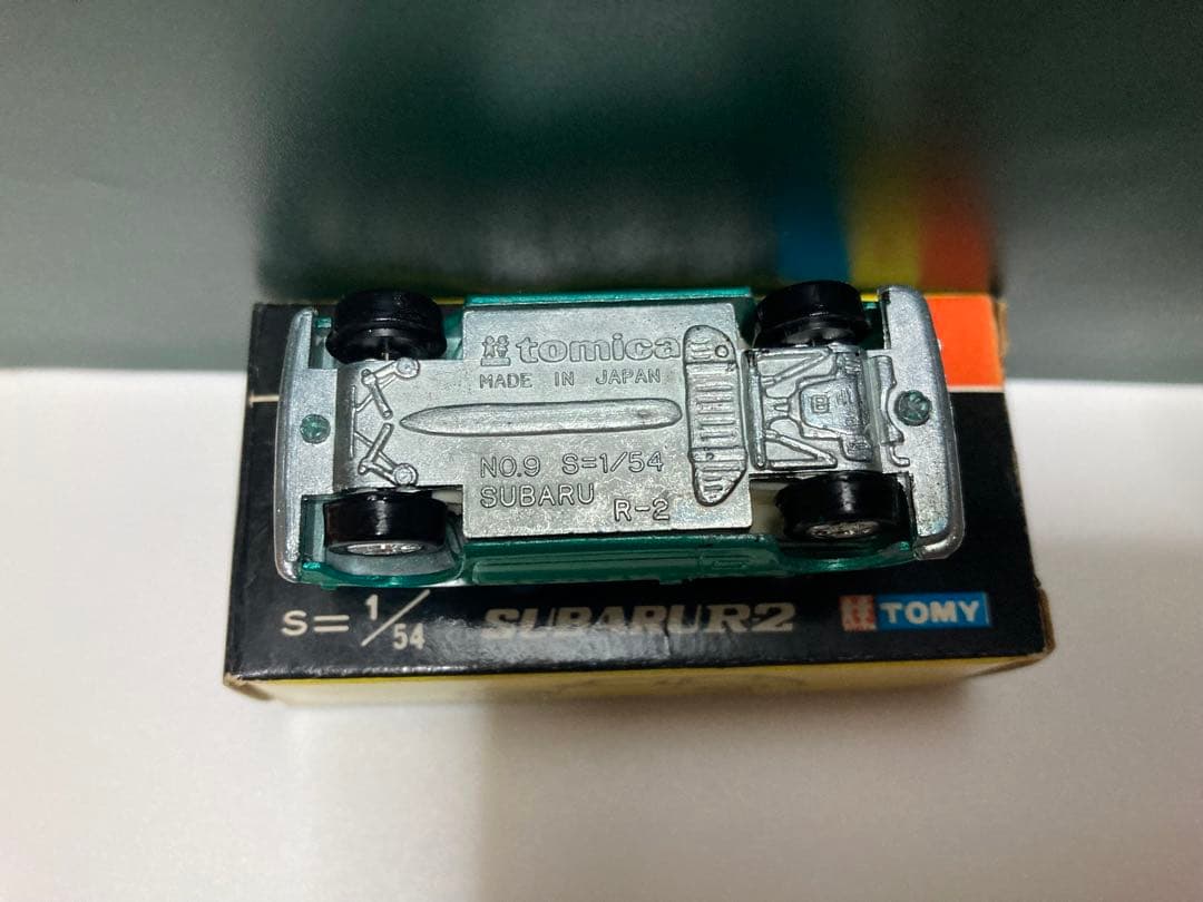 トミカ　No. 9 日本製　スバル　R-2 白シート 緑色指名箱