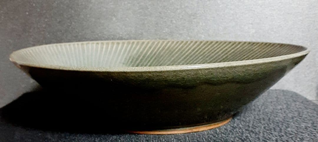 栃木那須町　八染窯【和田厚】作　青磁　鎬(しのぎ)文　35.1cm 平鉢　共箱