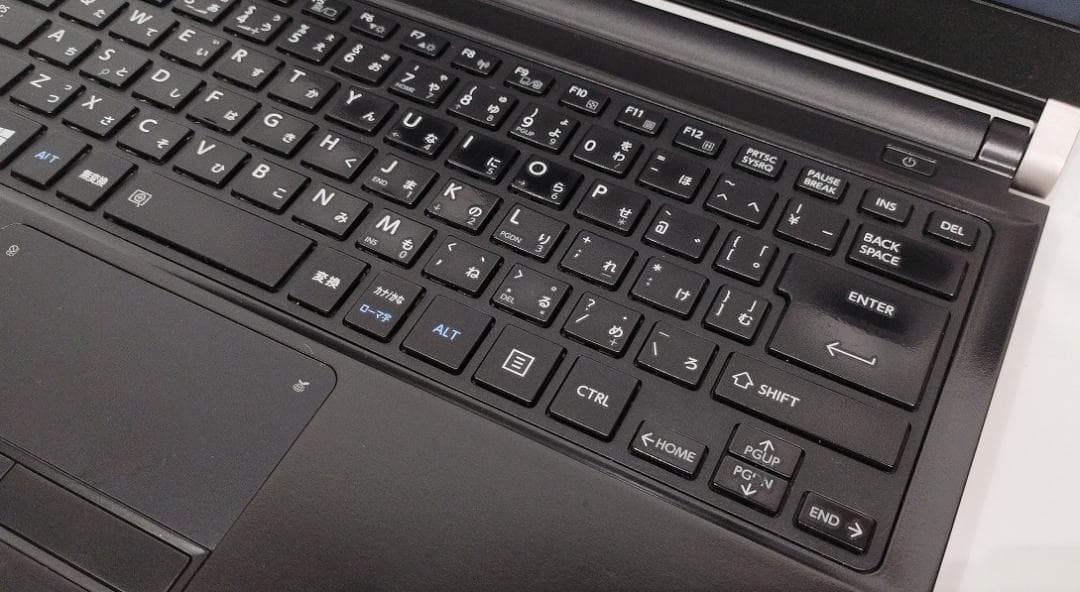 日本製 Fujitsu 美品 超軽量 驚速 13世代i5 8GB 新品1TB 驚速 FUJITSU