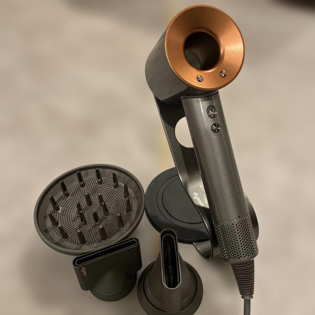 ダイソンSupersonic ドライヤー　アタッチメント3つ＋スタンド付毎日時短