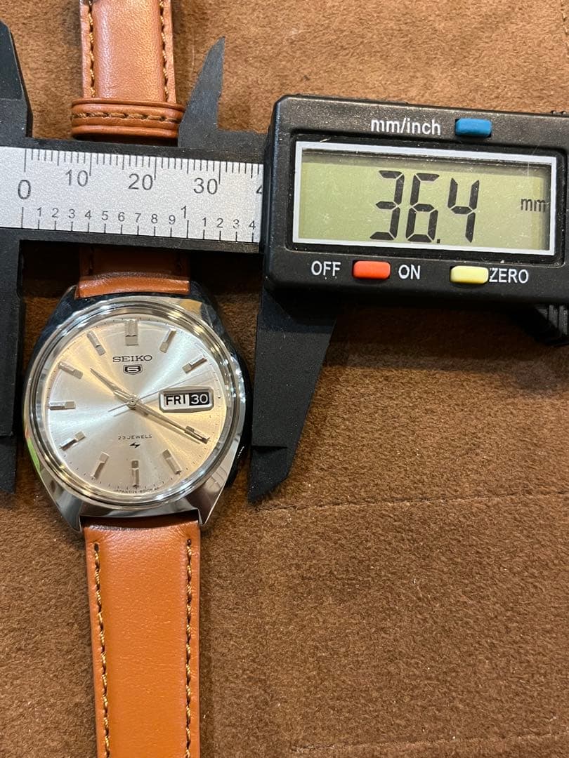 かっこいいメンズ自動巻腕時計　セイコー5 5126-8010 ビンテージ　稼働品