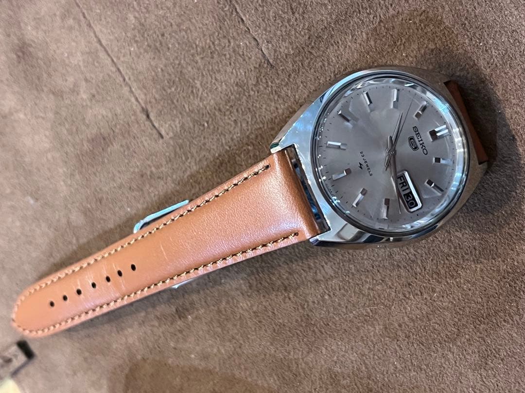 かっこいいメンズ自動巻腕時計　セイコー5 5126-8010 ビンテージ　稼働品