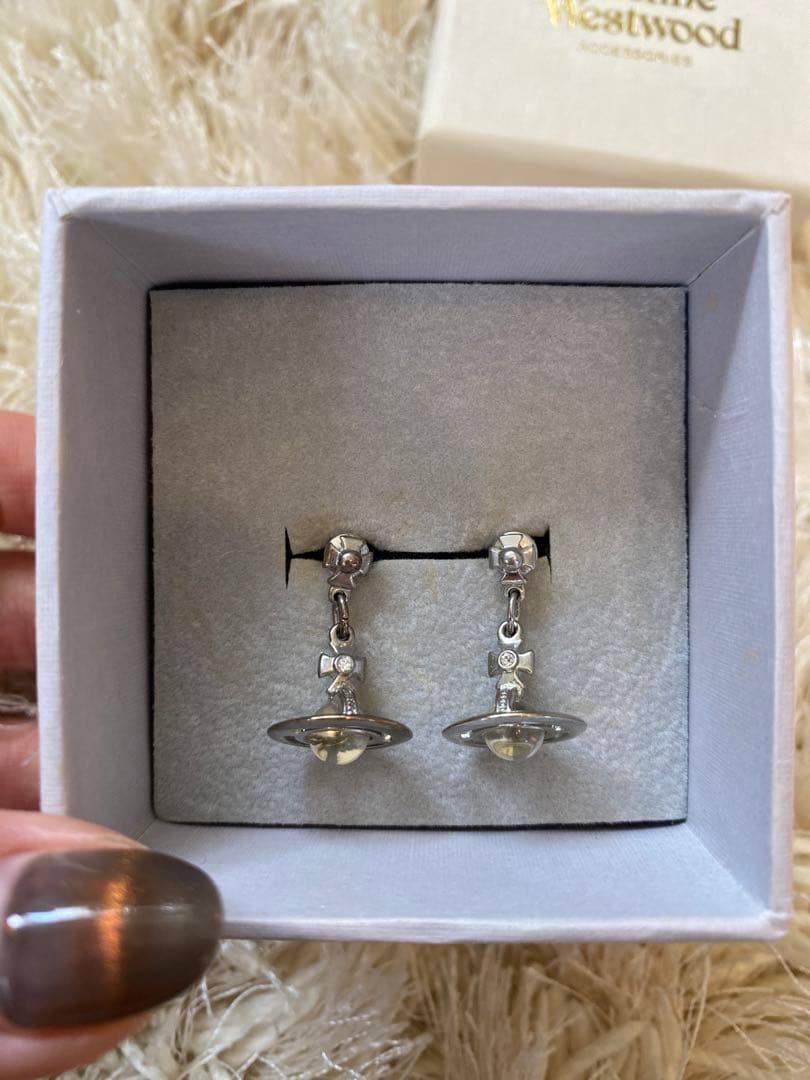 Vivienne Westwood ピアス 両耳 惑星 Vivienne Westwood ヴィヴィアン