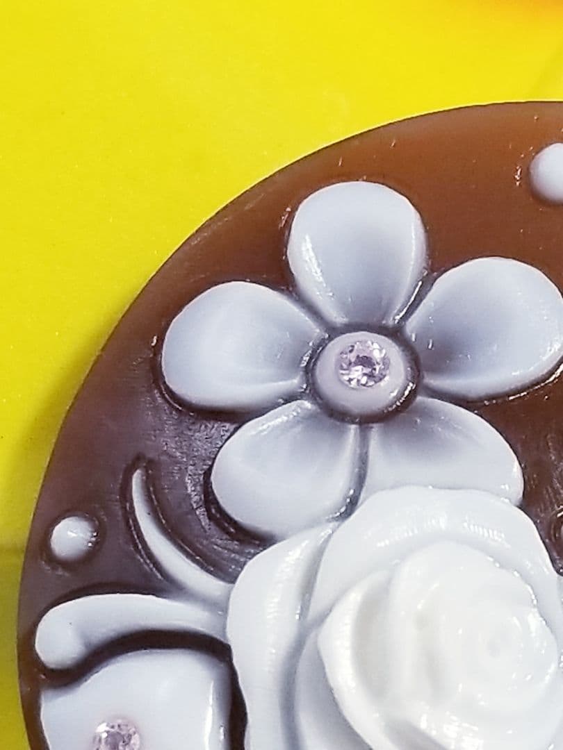 KS-043 【ロザリオ・メンネッラ】作　天然シェルカメオルース