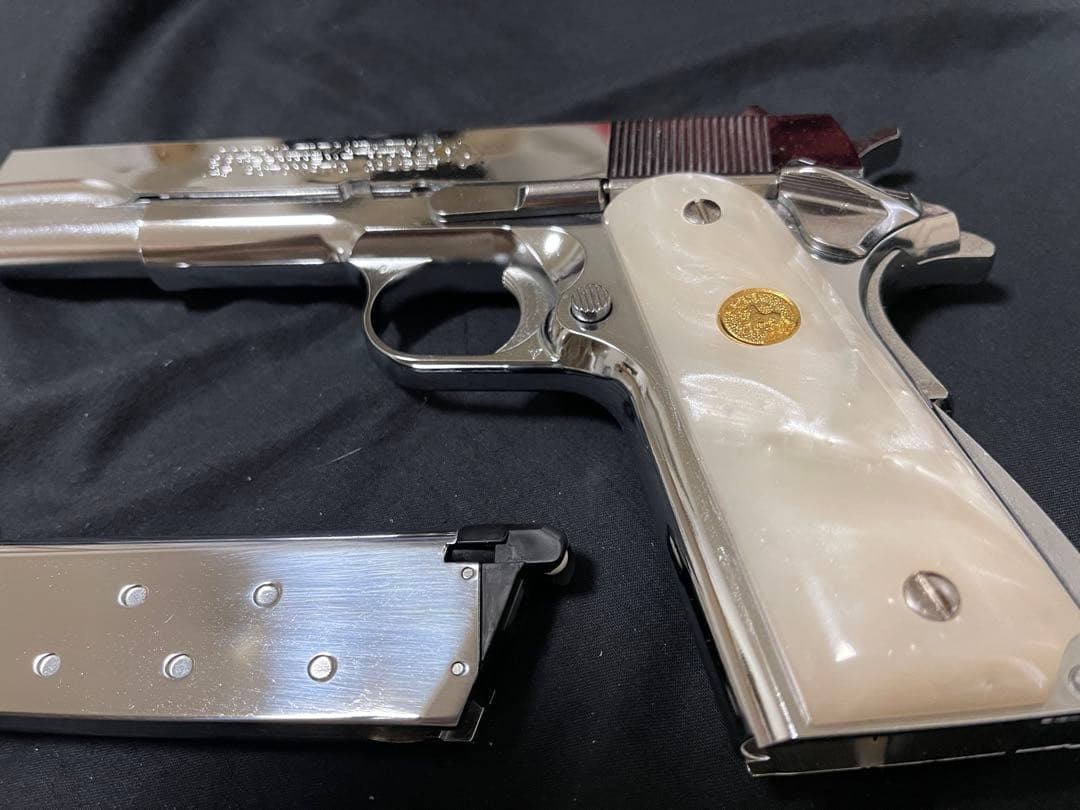 東京マルイ コルトガバメントシリーズ70 ニッケルフィニッシュ/カスタムグリップ