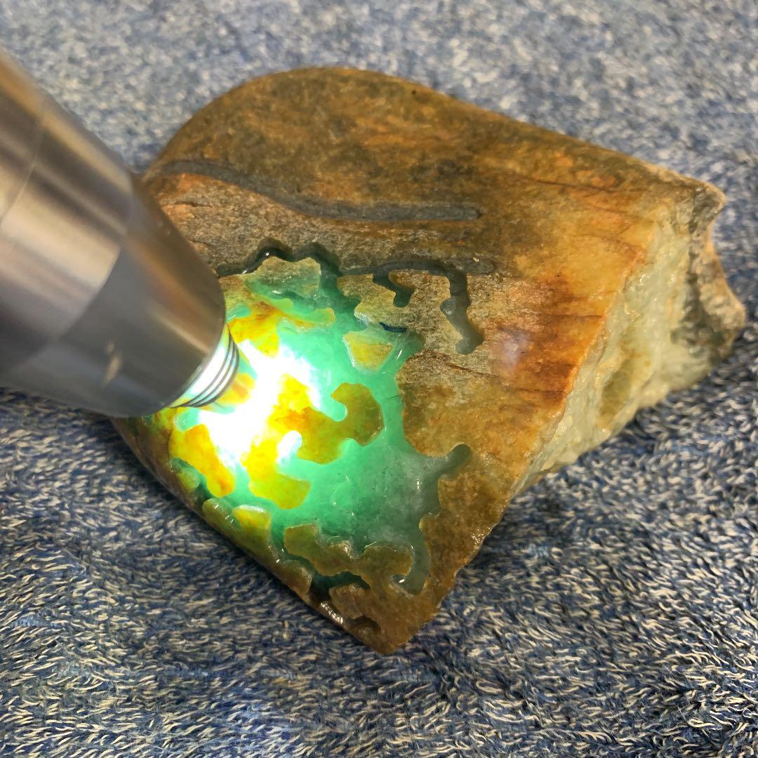 無処理無染色A貨天然石本翡翠　保証付　 ミャンマー　本翡翠　ヒスイ　原石　希少色 無処理無染色A貨天然石本翡翠 保証付 ミャンマー 本翡翠 ヒスイ 天然石