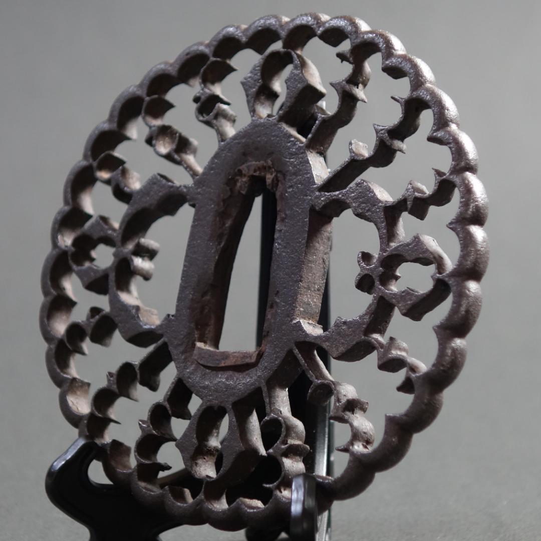 【 京透 抱茗荷雁金透鍔 】(鍔箱・布団付き) 鍔 鐔 刀装具 武具 骨董