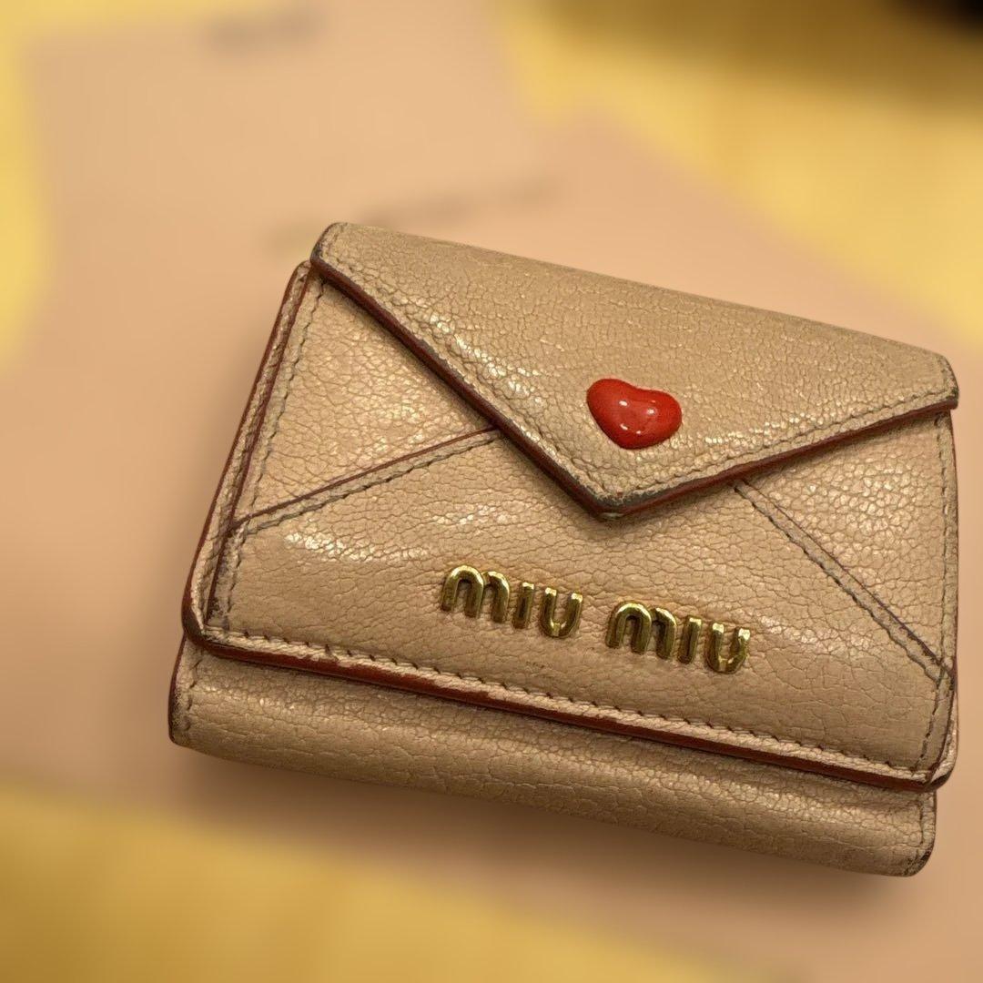 MIU MIU マドラス ラブレター 三つ折り財布 ピンク - メルカリ