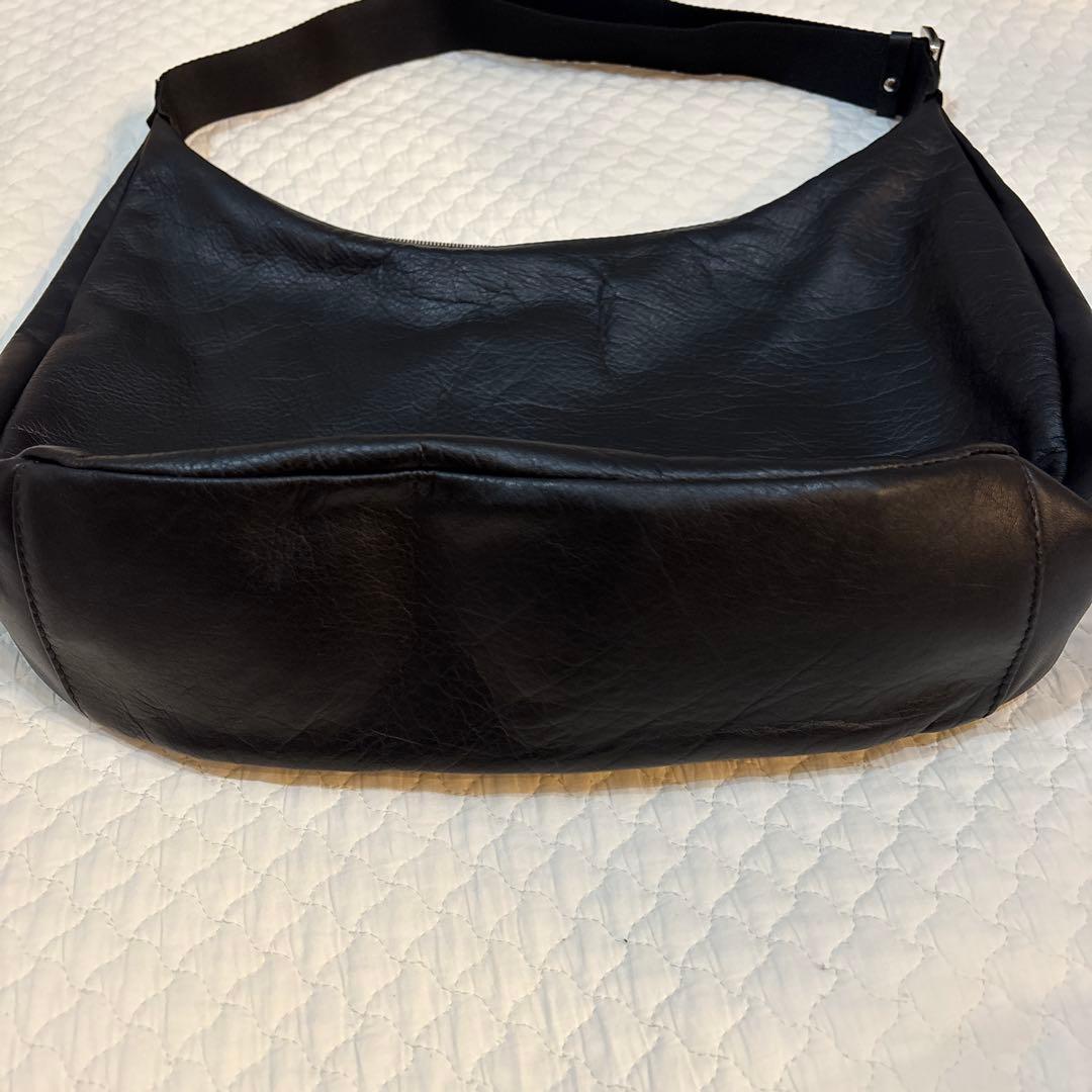 ま*ろ様 ラシット　ブラックレザーショルダーバッグ　russet