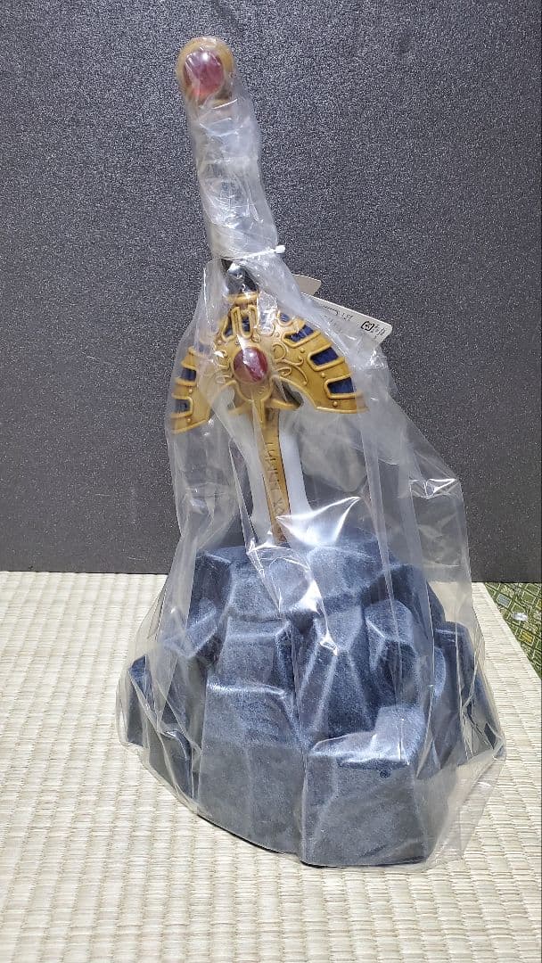 ドラゴンクエストアイランドふくびき 伝説の勇者賞 ロトの剣岩台座付き