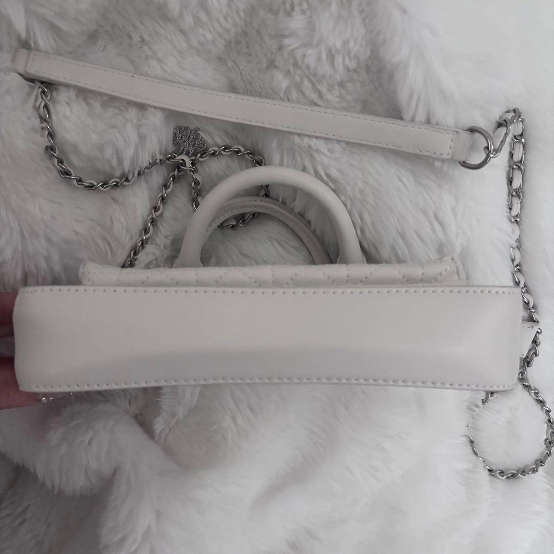 ミシェルマカロン マルチショルダーバック 白