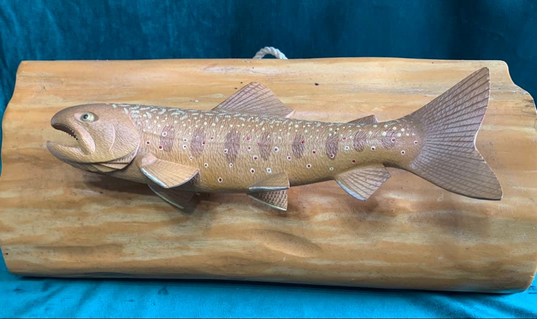 木製クマの彫刻 30cm 木製クマと魚の彫刻 木製 クマと魚の彫刻 高