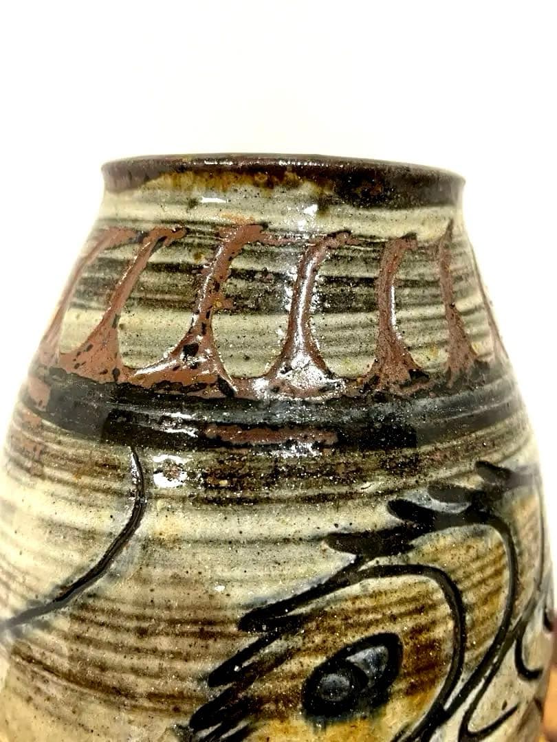 金城敏男】 金城次郎長男 線彫海老紋花瓶 やちむん 壺屋焼 花入れ 壺