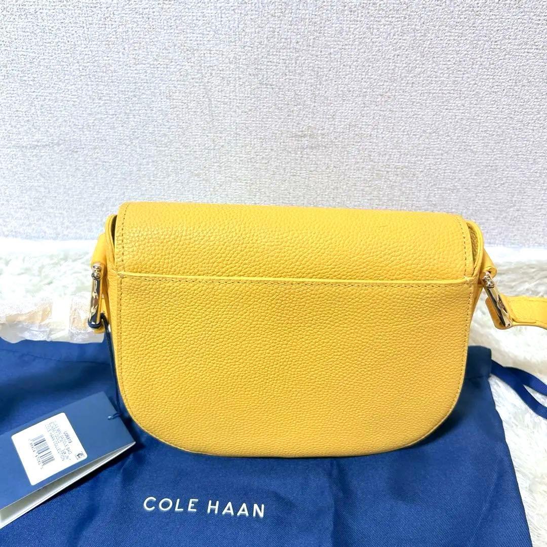 【新品】　タグ付き　コールハーン　ショルダーバッグ　黄色　牛革