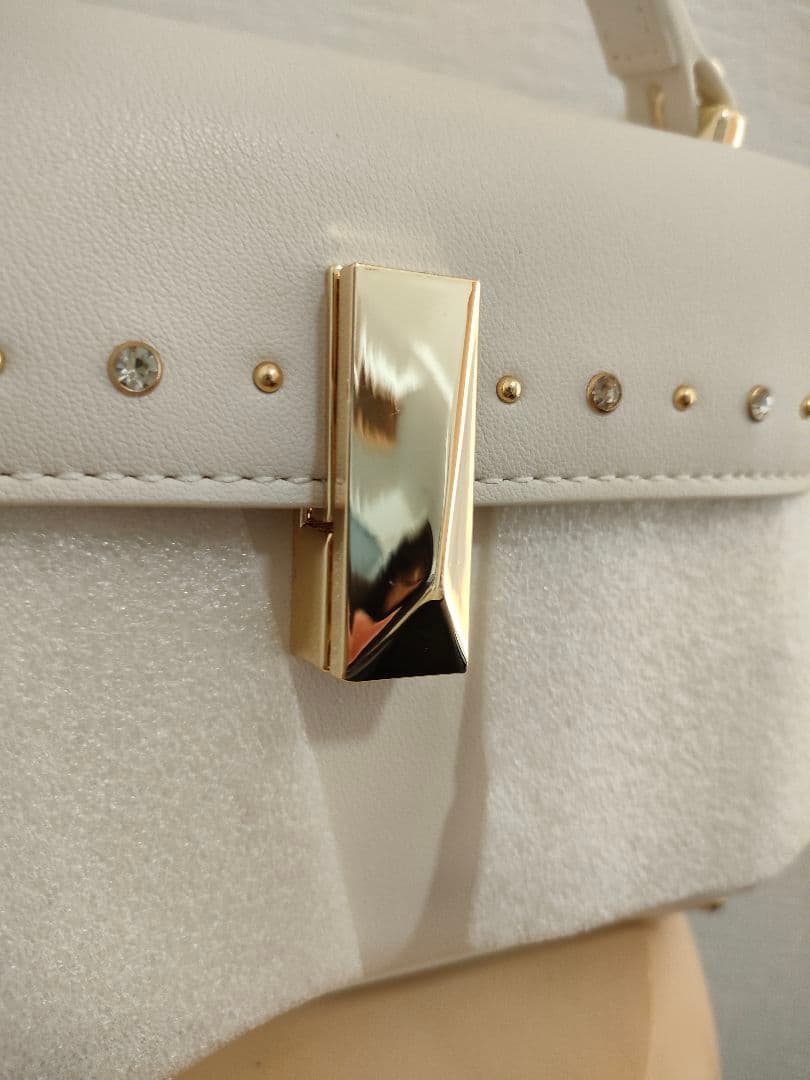 【新品未使用】セルフォード リュタンビジュースタッズポシェット アイボリー