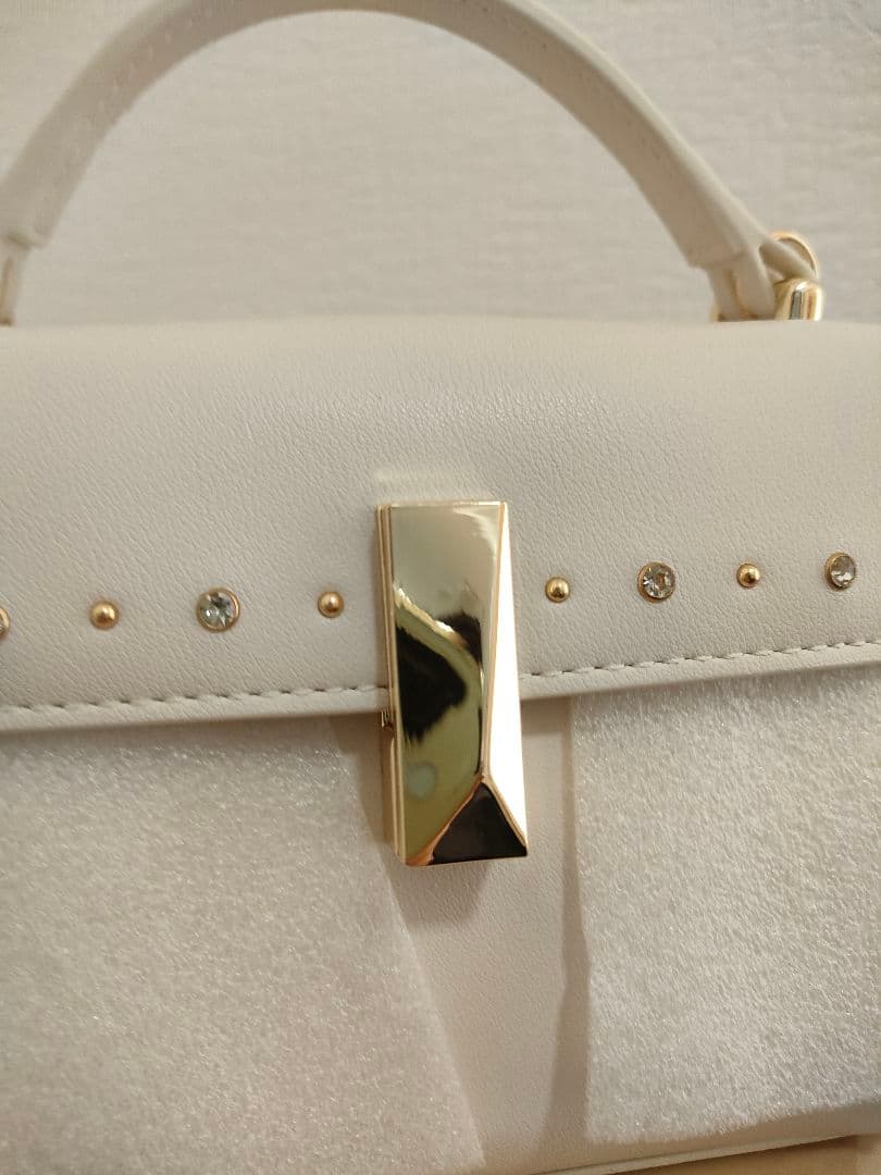 【新品未使用】セルフォード リュタンビジュースタッズポシェット アイボリー