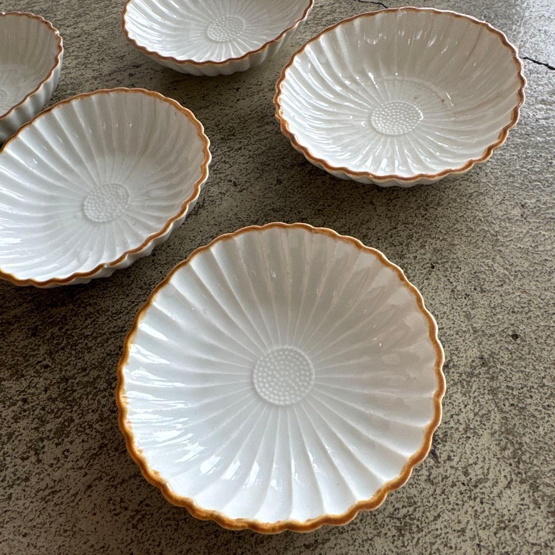 古伊万里　白磁　江戸後期　菊　豆皿