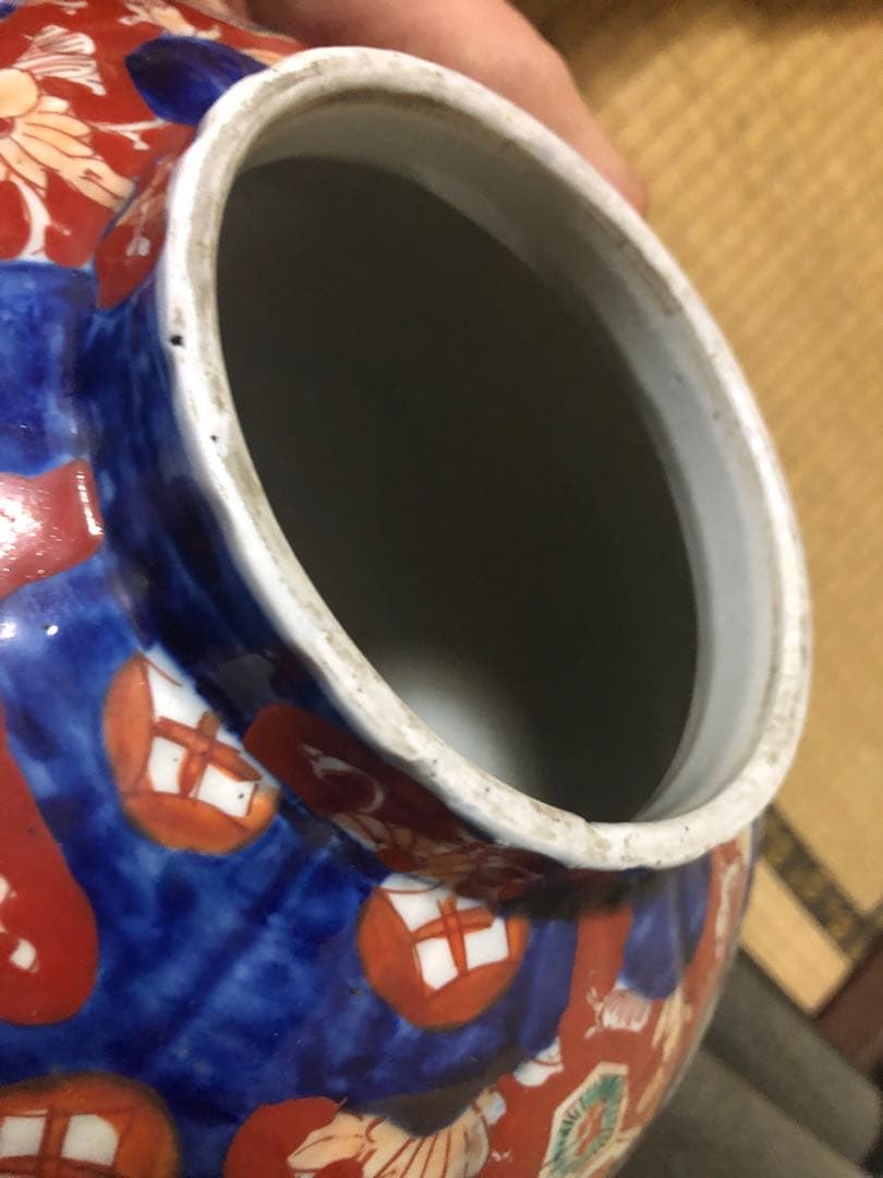 どっしり迫力ある花籠色絵の伊万里大壺 検古伊万里骨董古道具花