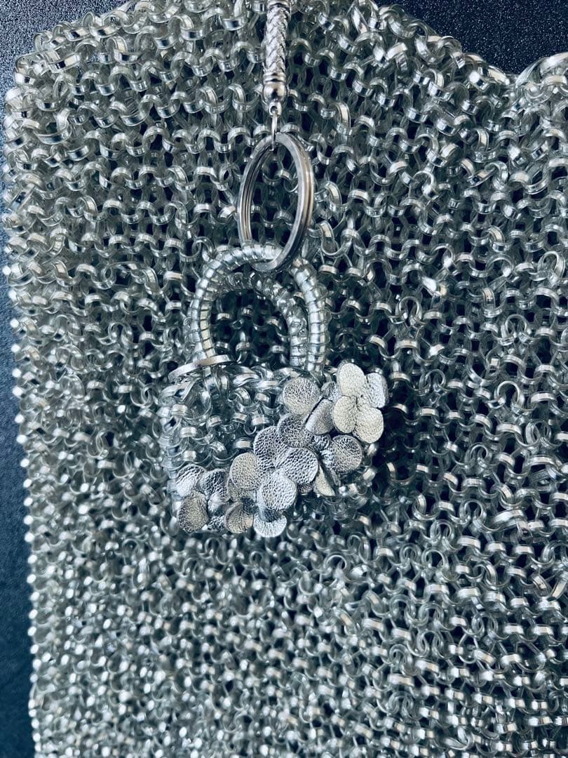 可愛いアクセ付きアンテプリマのシルバーバック