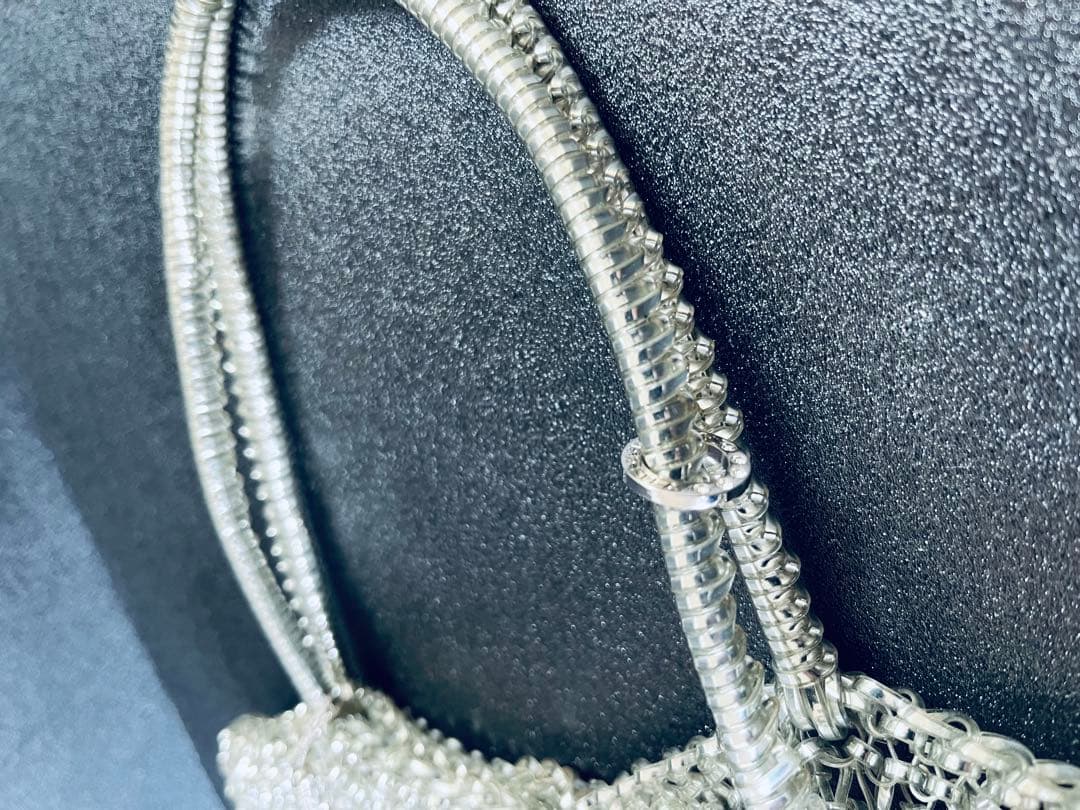 可愛いアクセ付きアンテプリマのシルバーバック