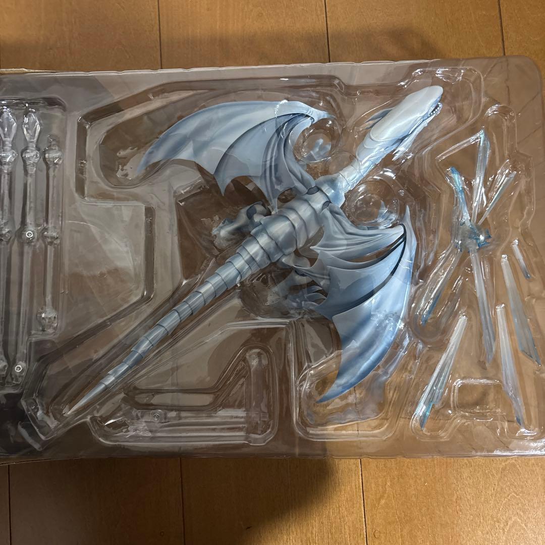 ブルーアイズホワイトドラゴン　フィギュア　S.H.MonsterArts