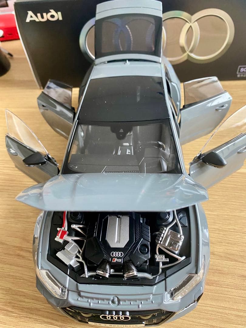1/18 アウディ 合金ミニカー ライト音付 リモコンキー有