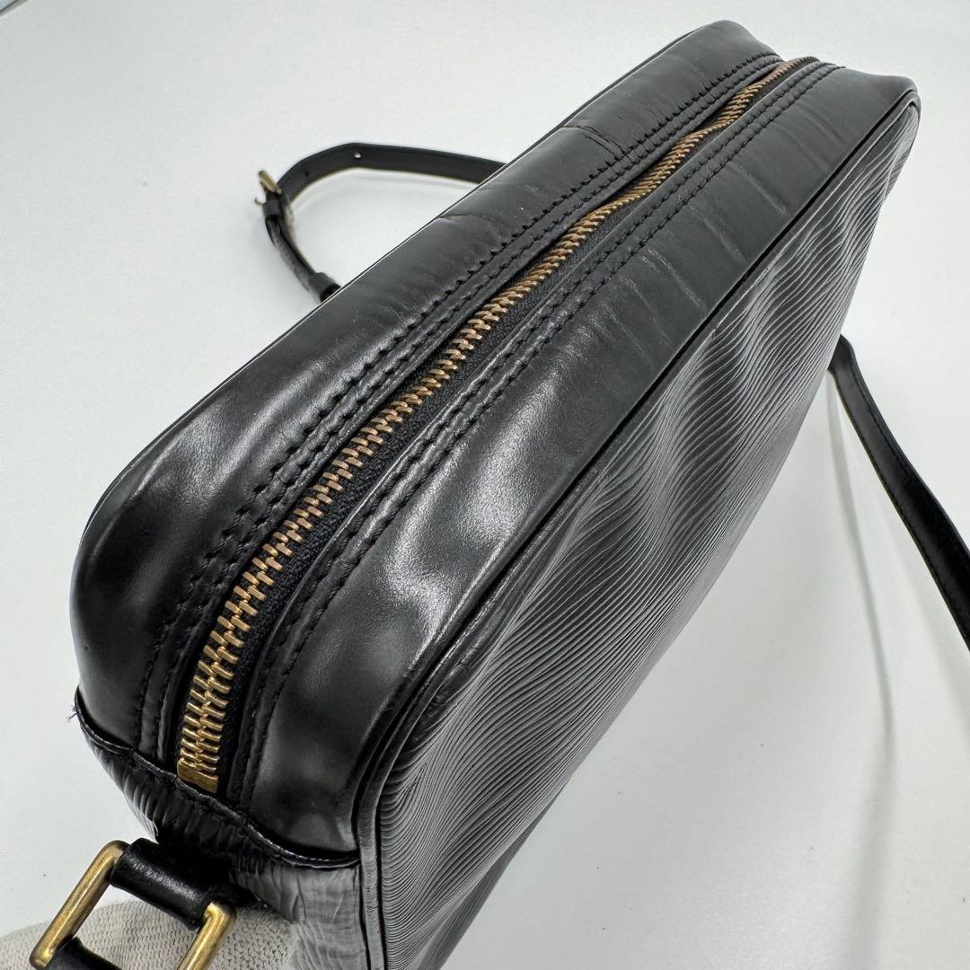 ルイヴィトン エピ トロカデロ24 レザー ショルダーバッグ 斜めがけ ブラック