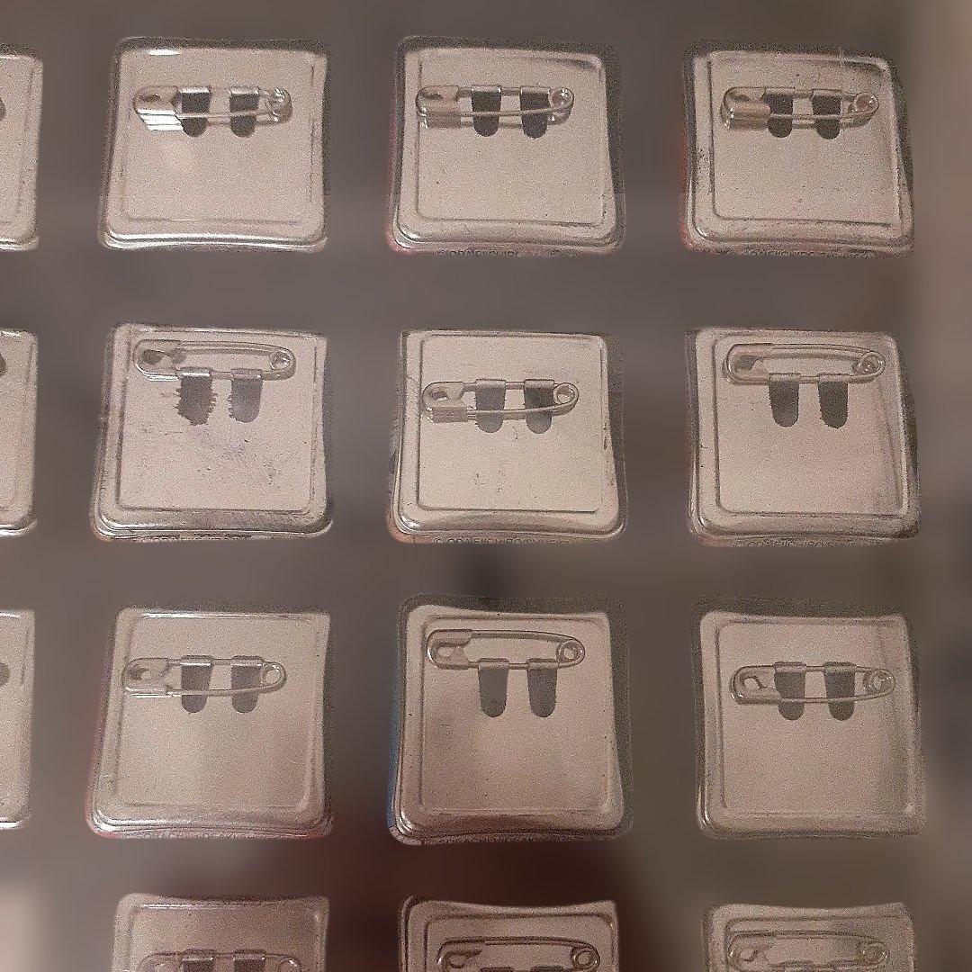 アニメキャラクター ピンバッジセット 36個