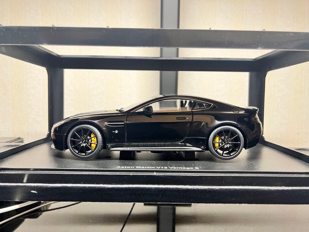 1/18 オートアート アストンマーチン V12ヴァンテージS