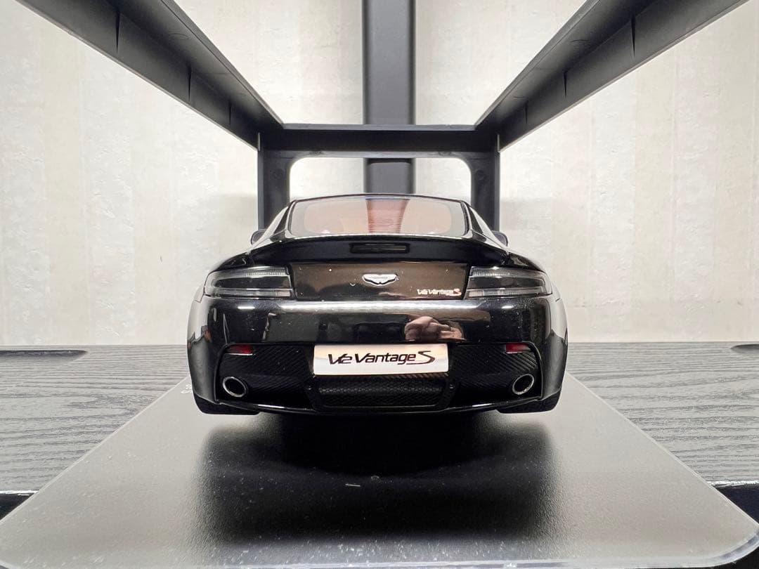 1/18 オートアート アストンマーチン V12ヴァンテージS