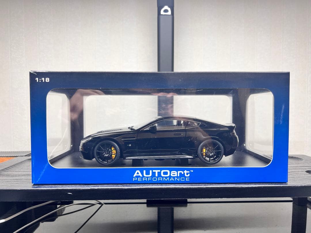 1/18 オートアート アストンマーチン V12ヴァンテージS