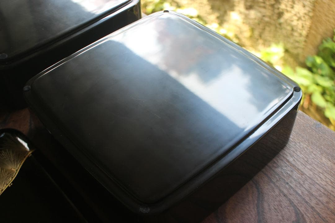 デッドストック！端正な内朱黒漆に極上松沈金の映える三段重（（検重箱お重