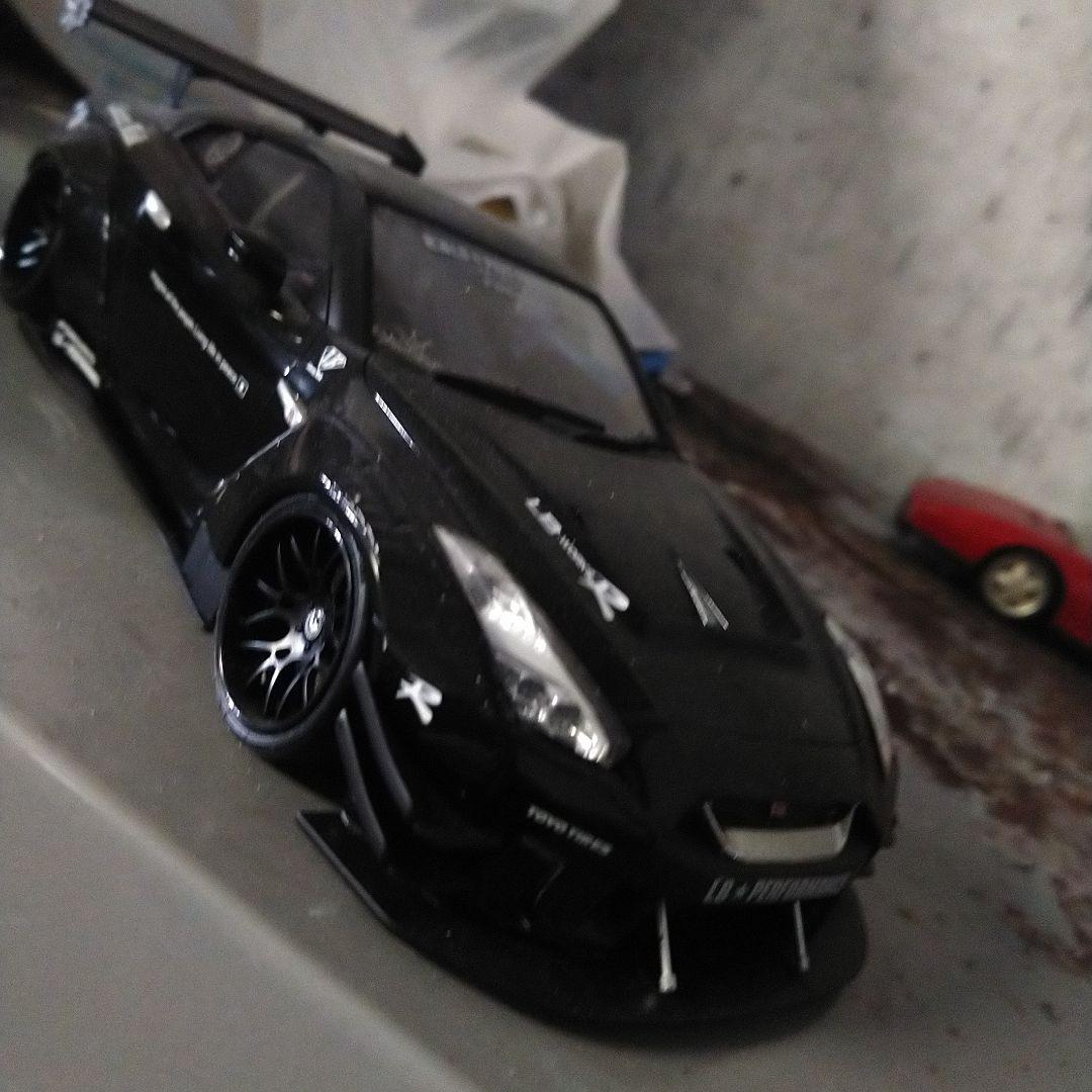 アオシマ1/24日産GT-R35リバティウォークLBGT-R完成品 店頭展示中モデル「アオシマ1/24 liberty walk NISSAN GT-R R35」完成