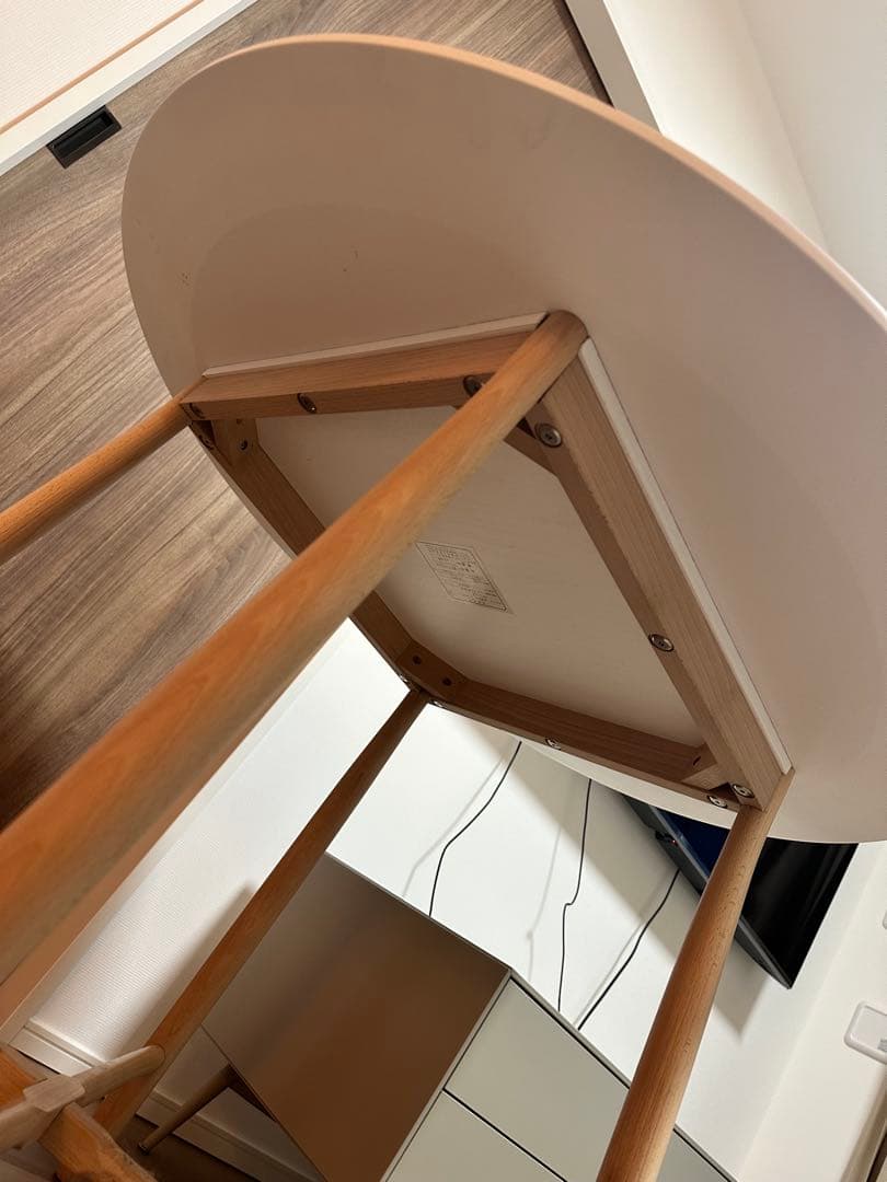 大塚家具の円形ホワイトダイニングテーブル