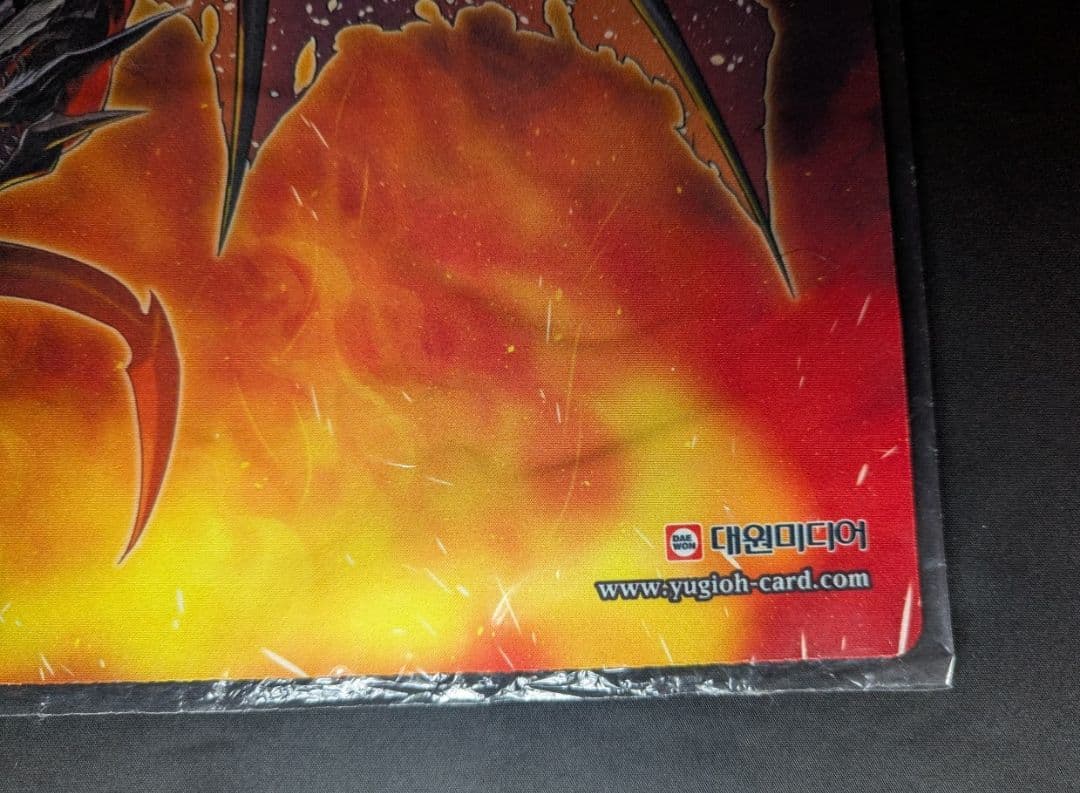 遊戯王 真紅眼の黒星竜 プレイマット 真紅眼の黒竜 公式 韓国