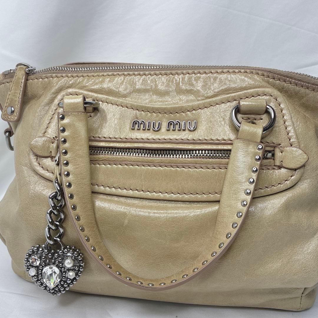 【いちごパフェさん専用】miumiu スタッズ　ハンドバッグ　ハートチャーム