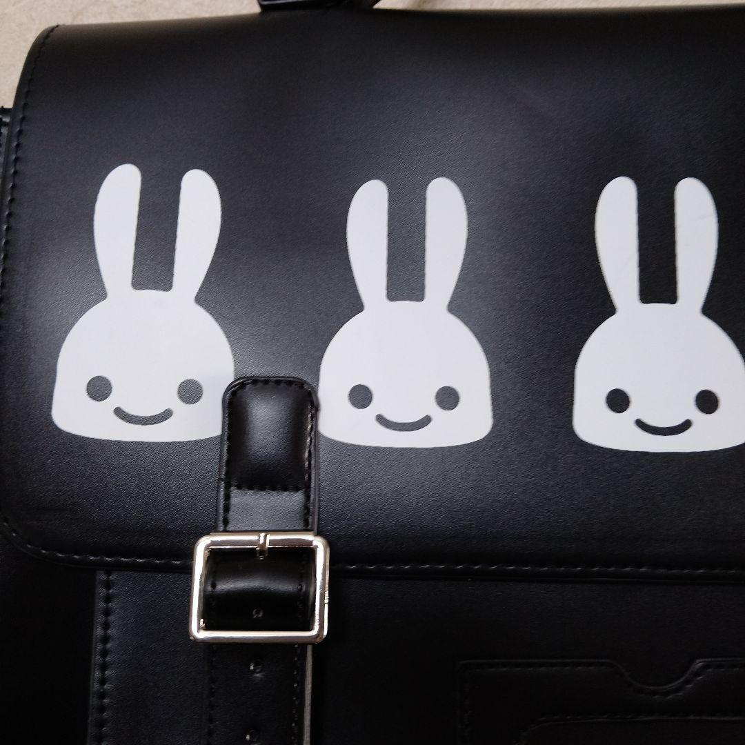 CUNE 合皮の四角いフラップバッグS 3way うさぎ BLACK キュ―ン