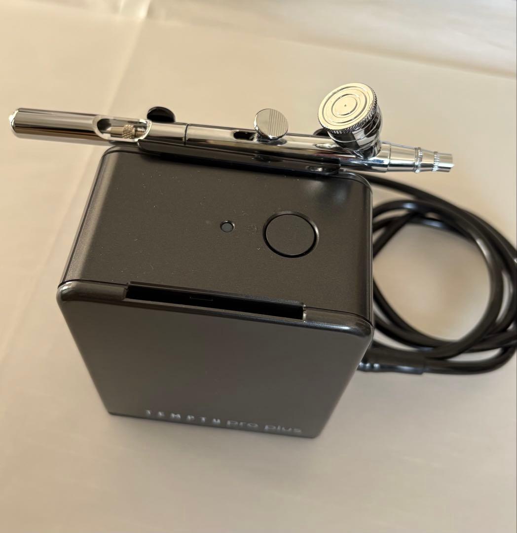 エアブラシとコンプレッサー