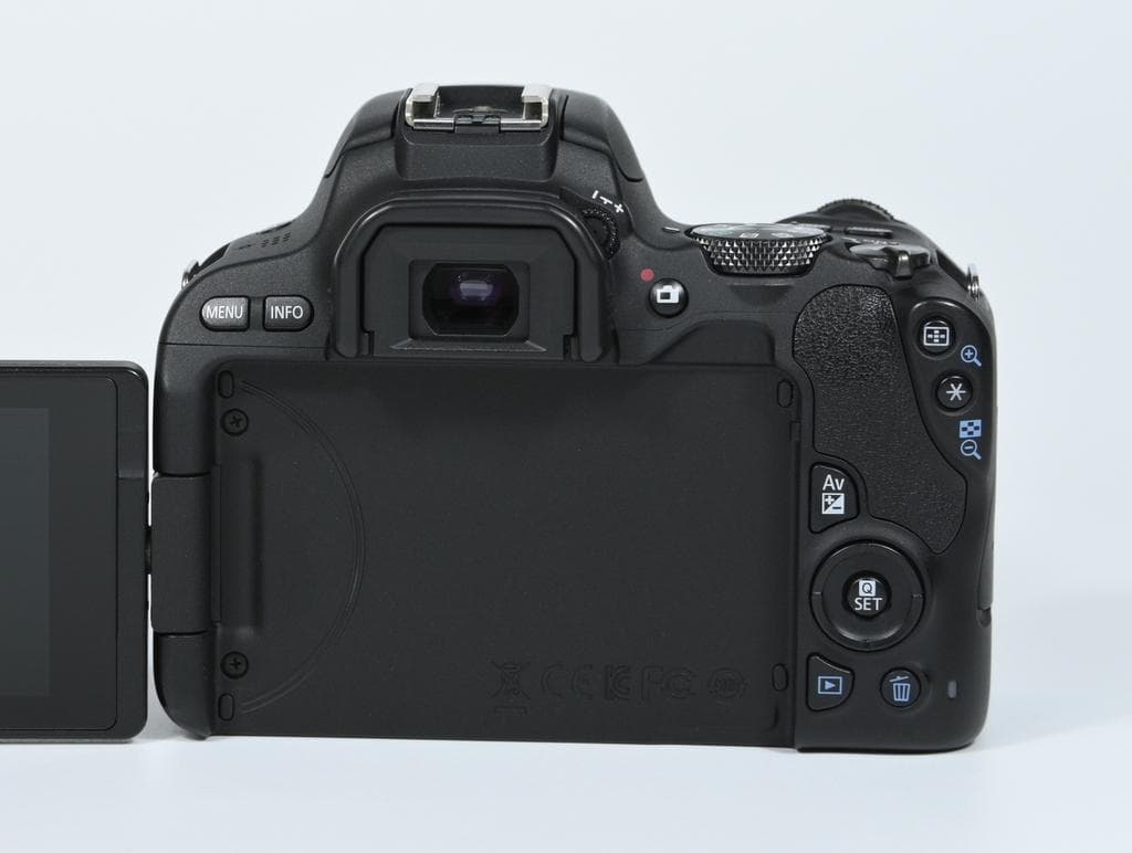 【美品】 Canon EOS Kiss X9 ボディ 《ショット数5755》