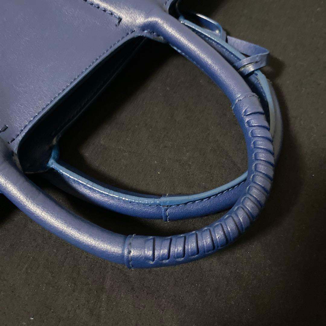 サルヴァトーレフェラガモ ノリータ ハンドバッグ ネイビー