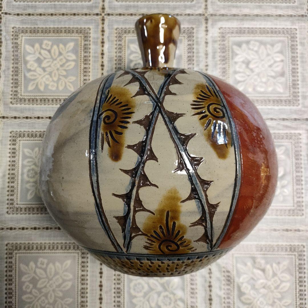 壺屋焼 新垣勲 『魚紋·赤絵　花瓶』