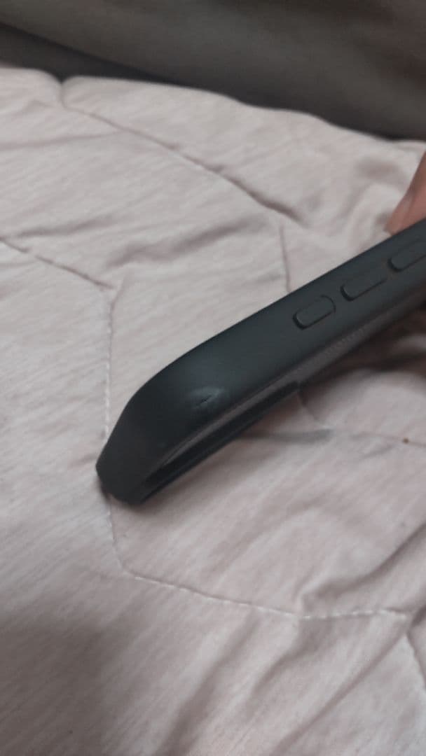 PRADA iPhone16proスマホケース 三角ロゴ 正規品