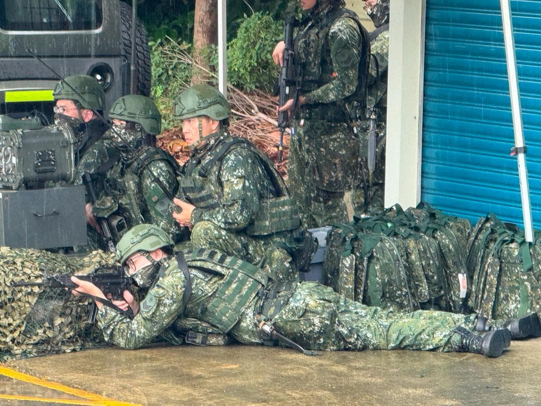 官品) 台湾陸軍実物CV-105防弾チョッキ (プレートキャリア 中華民国