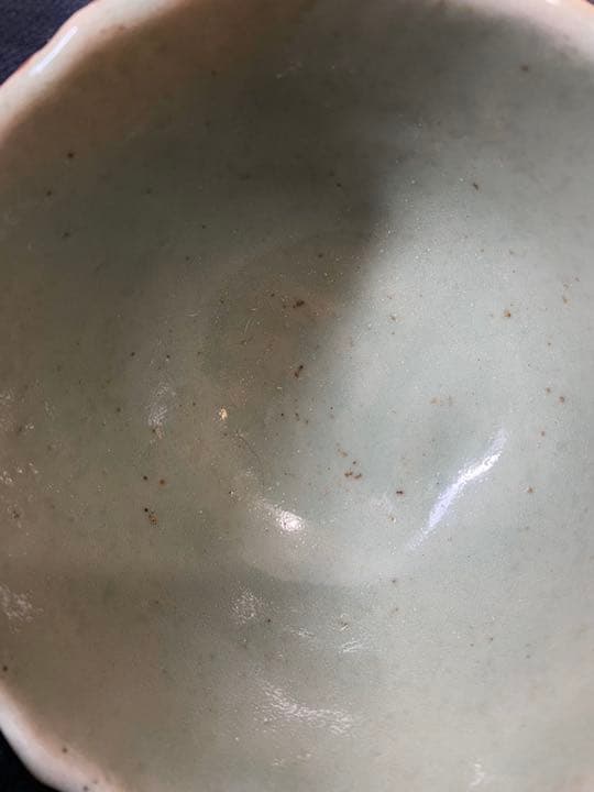 中国宋代龍泉窑葵口刻花碗、口沿有金修、 - メルカリ